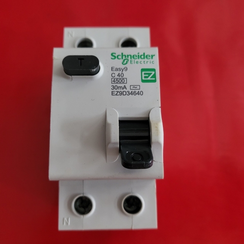 CB 2 pha chống giật 40A