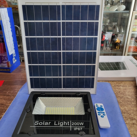 Đèn năng lượng mặt trời 200W