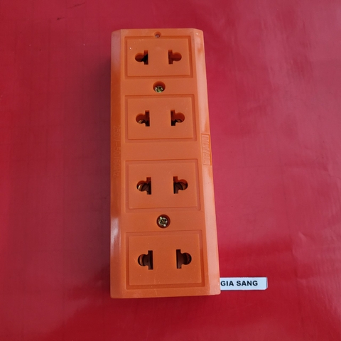 Ổ cắm 4