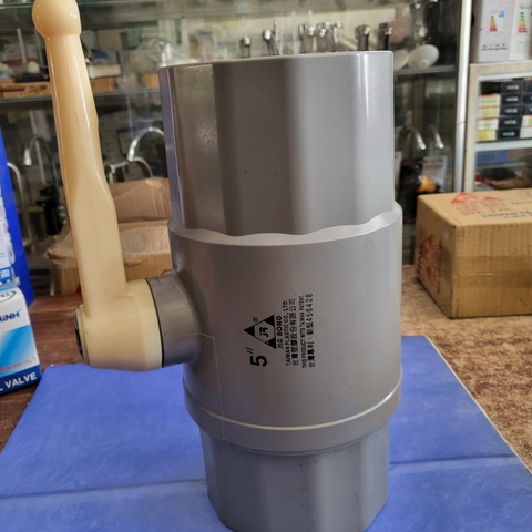 Van nhựa Đài Loan phi 114
