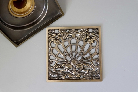 Phễu Thoát Sàn Cổ Điển