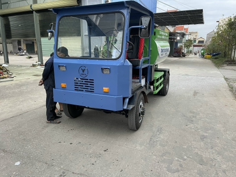 Xe trộn bê tông bồn ngửa 2 trục 6 bánh 2 cầu 2.5 khối