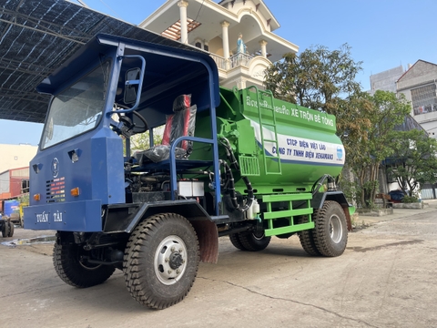 Xe trộn bê tông bồn ngửa 2 trục Tuấn Tài