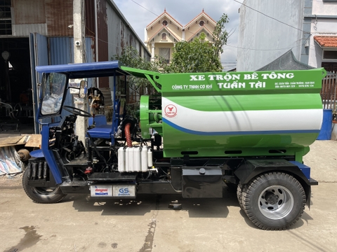Xe trộn bê tông bồn ngửa 2 trục 5 bánh 2 khối có 1 cầu sau