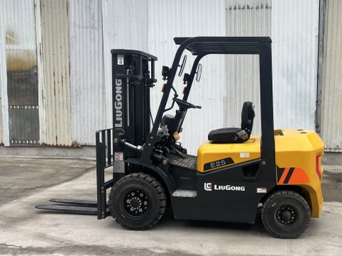 xe nâng liugong E25-1