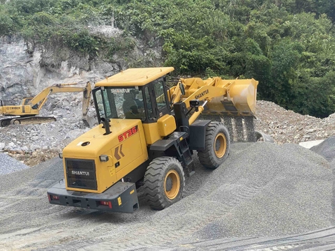 máy xúc lật shantui l36-1