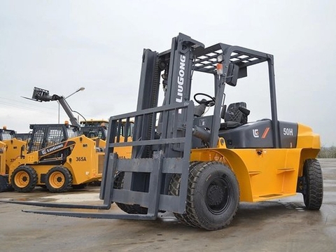 xe nâng liugong E50-1