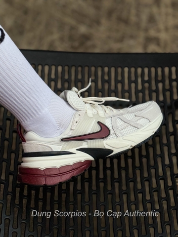 Giày Nike V2K Run SE ‘White Team Red’ HQ3500-100