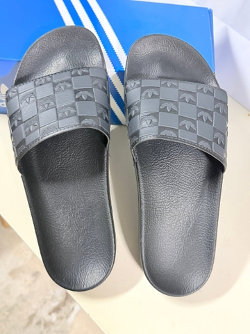 Dép Bánh Mì Adidas Adilette ĐEN LOGO NỔI JR3623