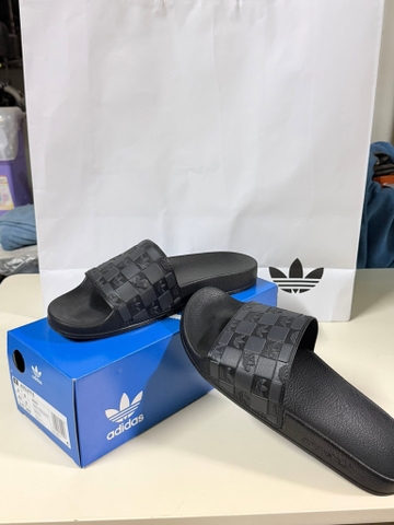 Dép Bánh Mì Adidas Adilette ĐEN LOGO NỔI JR3623