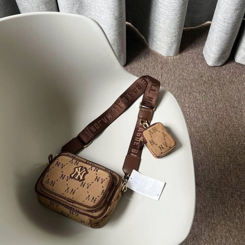 Túi Đeo Chéo Nữ MLB Monogram Jacquard New York Yankees 7ACRMDA4- 50BGS Màu Nâu Be NY