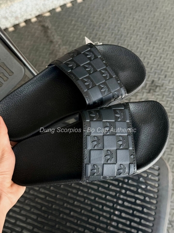 Dép Bánh Mì Adidas Adilette ĐEN LOGO NỔI JR3623