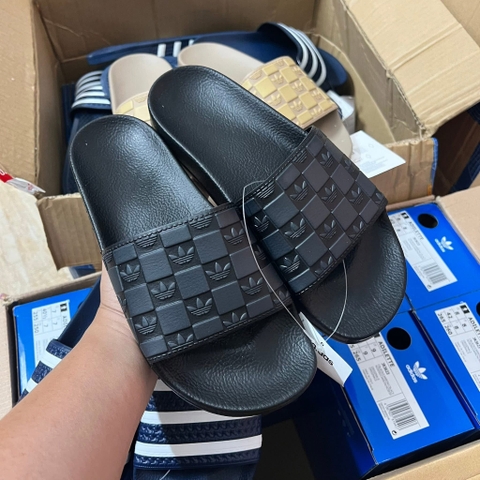 Dép Bánh Mì Adidas Adilette ĐEN LOGO NỔI JR3623