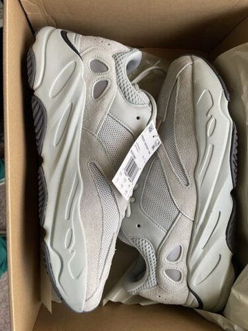 Giày Yeezy Boost 700 Salt EG7487
