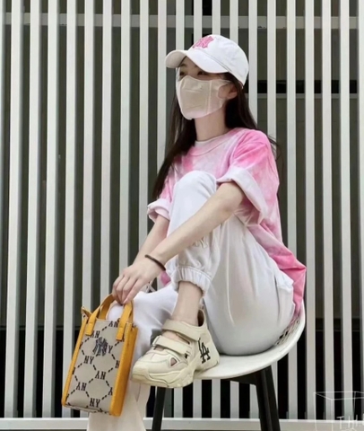 Túi Phonebag MLB vàng NY Tote mini - 3ACRH012N-50BGS