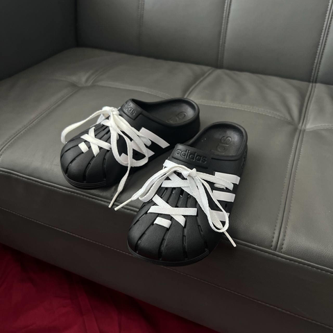 Dép Sục Adilette Clogs ĐEN GZ5886