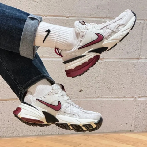 Giày Nike V2K Run SE ‘White Team Red’ HQ3500-100