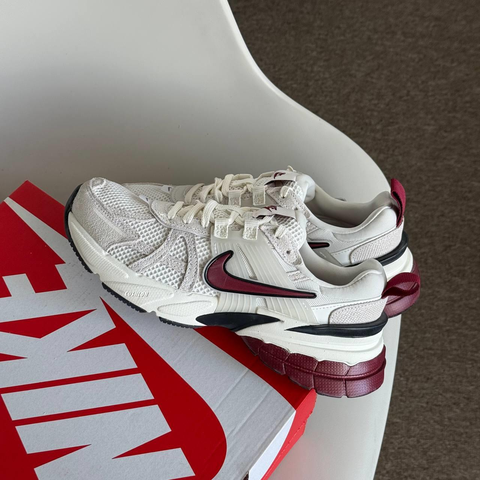 Giày Nike V2K Run SE ‘White Team Red’ HQ3500-100