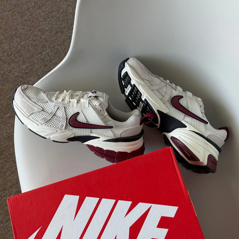 Giày Nike V2K Run SE ‘White Team Red’ HQ3500-100