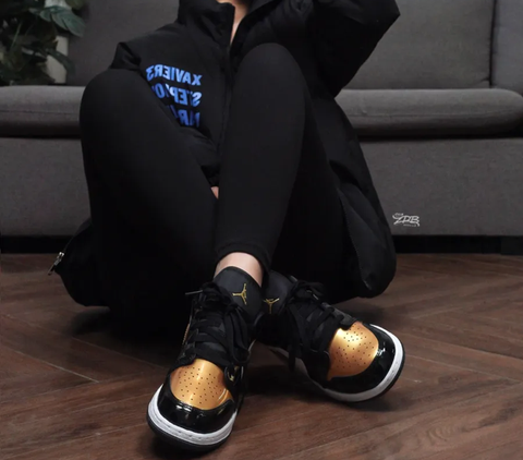 Giày Nike Air Jordan 1 Low SE GS ‘Gold Toe’