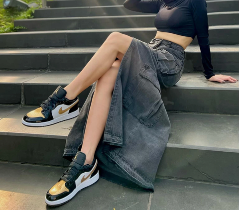 Giày Nike Air Jordan 1 Low SE GS ‘Gold Toe’
