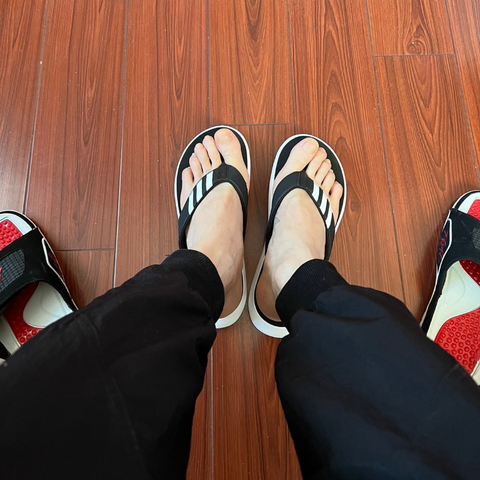 Dép xỏ ngón Comfort Đen Trắng EG2069