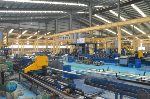 GIÁ THÉP LAO DỐC KHÔNG PHANH