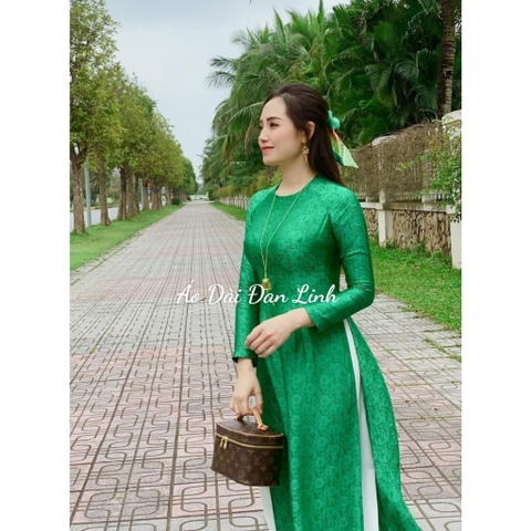 Áo dài gấm màu xanh lá sang chảnh - Áo Dài Đan Linh
