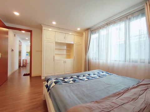 801 (Lake Balcony) • Spring Suites 20 Pham Huy Thong