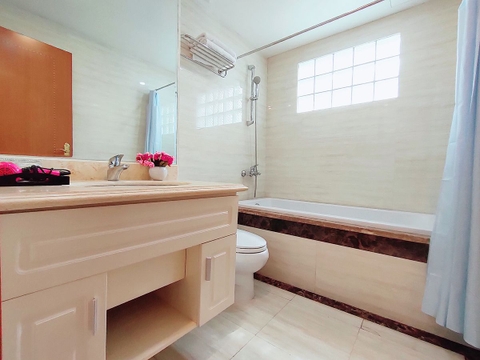 801 (Lake Balcony) • Spring Suites 20 Pham Huy Thong