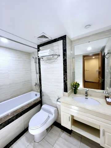 602 (Lake Balcony) • Spring Suites 20 Phạm Huy Thông