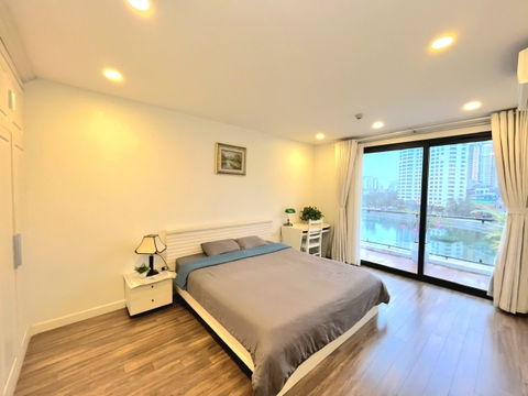 602 (Lake Balcony) • Spring Suites 20 Phạm Huy Thông
