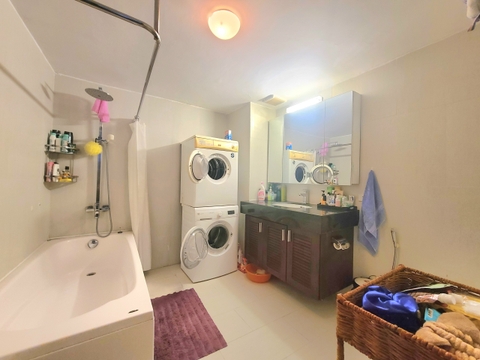 601 • Spring Suites 72 Xuan Dieu