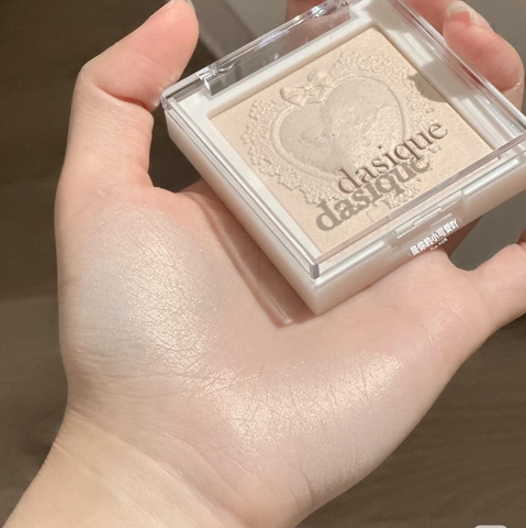 Phấn bắt sáng Dasique Luxe Glow Highlighter - 01 Shine Beige