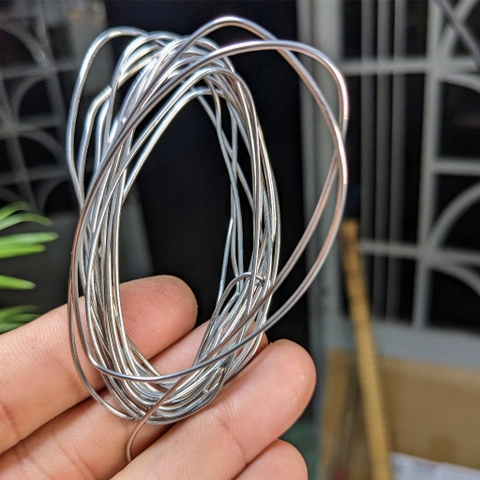 Thiếc hàn 63/37 siêu bóng 1 mét, tạo mối hàn đẹp và bền, phù hợp cho các ứng dụng điện tử và sửa chữa thiết bị