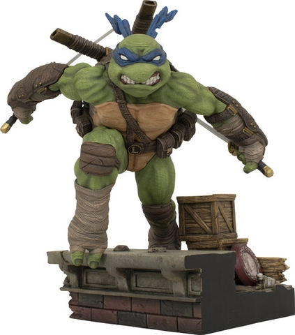 Diamond Select - Teenage Mutant Ninja Turtles - Gallery Leonardo PVC Statue (Large Item, Statue, Collectible)