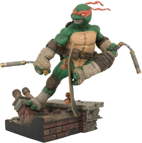 Diamond Select - TMNT - Gallery Deluxe Michaelangelo PVC Statue (Large Item, Vinyl Figure, Collectible)