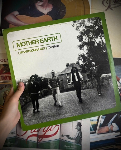 đĩa than cũ Mother Earth – (Never Gonna Get) To War!