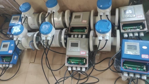 ĐỒNG HỒ ĐO LƯU LƯỢNG MÀN HÌNH RỜI