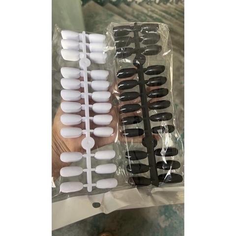 Móng Mẫu Form Bầu - Trắng Đen Trong Đục