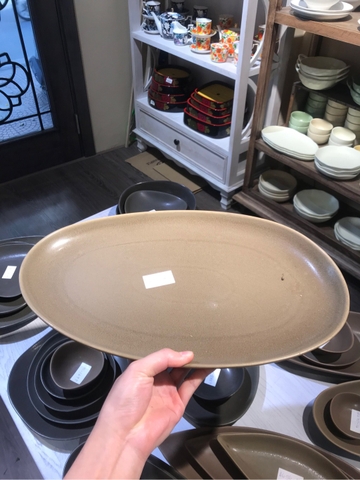 Dĩa Oval 42x27cm màu nâu trổ (matte)