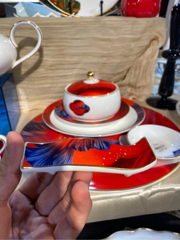 Gác đũa hoa đỏ