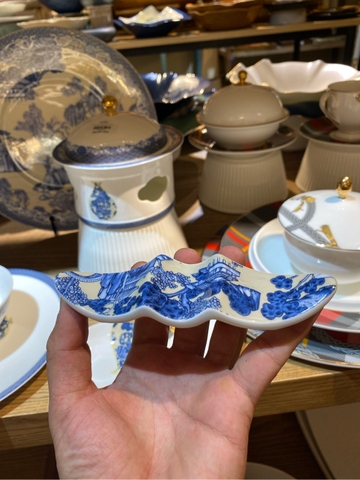 Gác đũa Blue and white