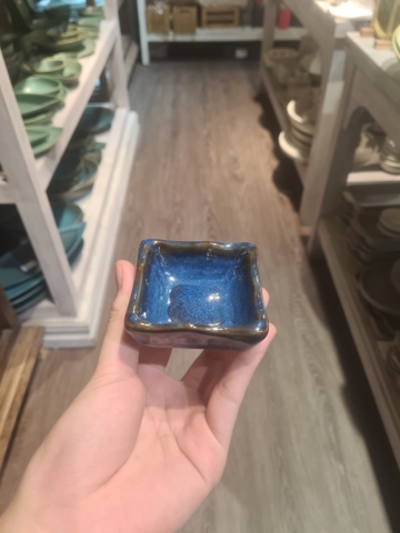 Chén chấm vuông 6.3x2.8cm xanh viền nâu