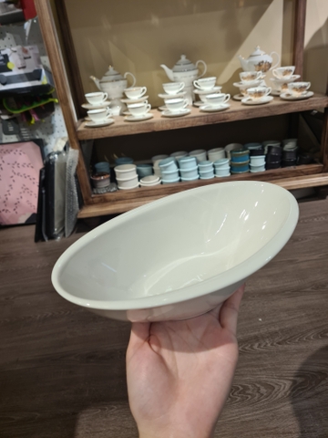 Tô oval vành hông 24 cm Trắng Ngà