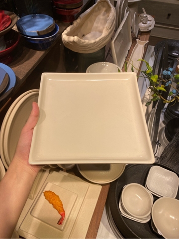 Dĩa vuông 24cm màu Kem matte 2023