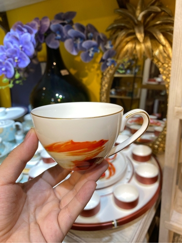 Tách trà sắc màu