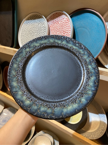 Dĩa tròn 25cm đen vành quẹt xanh nhạt