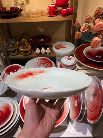 Đĩa có chân viền hoa 10inch Trăng Đỏ