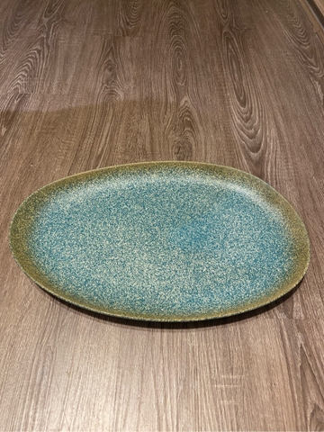 Dĩa Oval 42x27cm ngọc bích viền nâu phun hạt (matte)